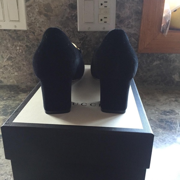 *SOLD* NIB Women's velvet Mid-Heel Pumps
Size 8.5 - Picture 7 of 8